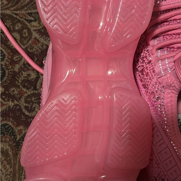 STEVE MADDEN PINK Rhinestone sneakers,new w/o tags. Adorable. Perfect condition. - Picture 4 of 5